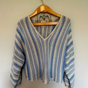 Billabong light sweater, size small
